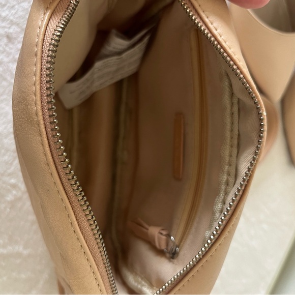 Dream Pairs EUC Nude kitten heel pumps with small handbag. - Picture 7 of 14